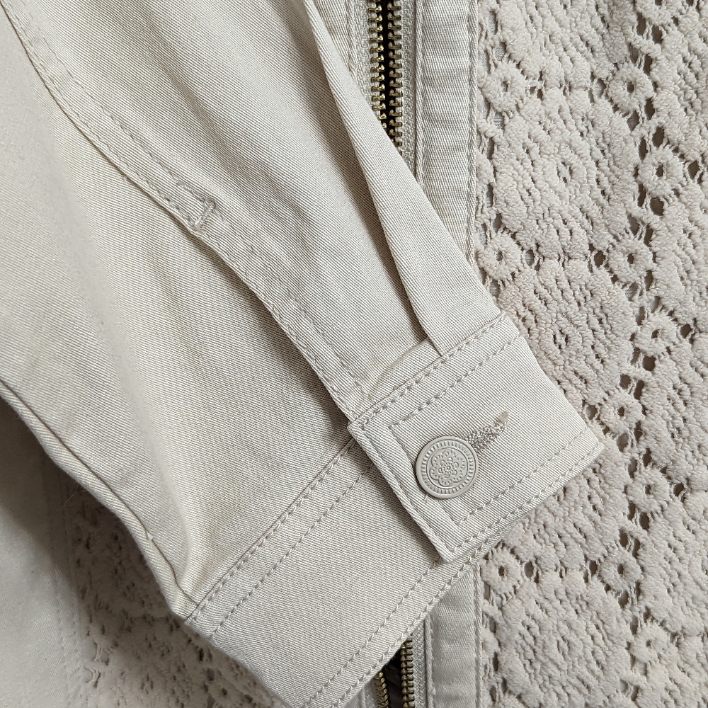 Cream 🧥 - Picture 4 of 5